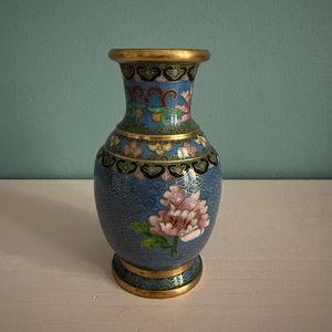 Vintage 90s beautiful small vase with ornate floral detail